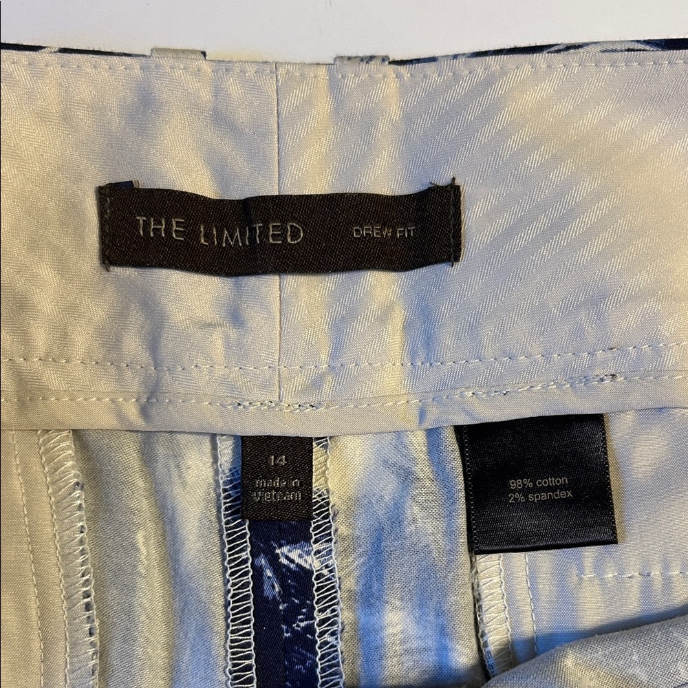 The Limited Navy Palm‎ Print Women's Shorts size 14 tailored vacation preppy - Picture 2 of 10